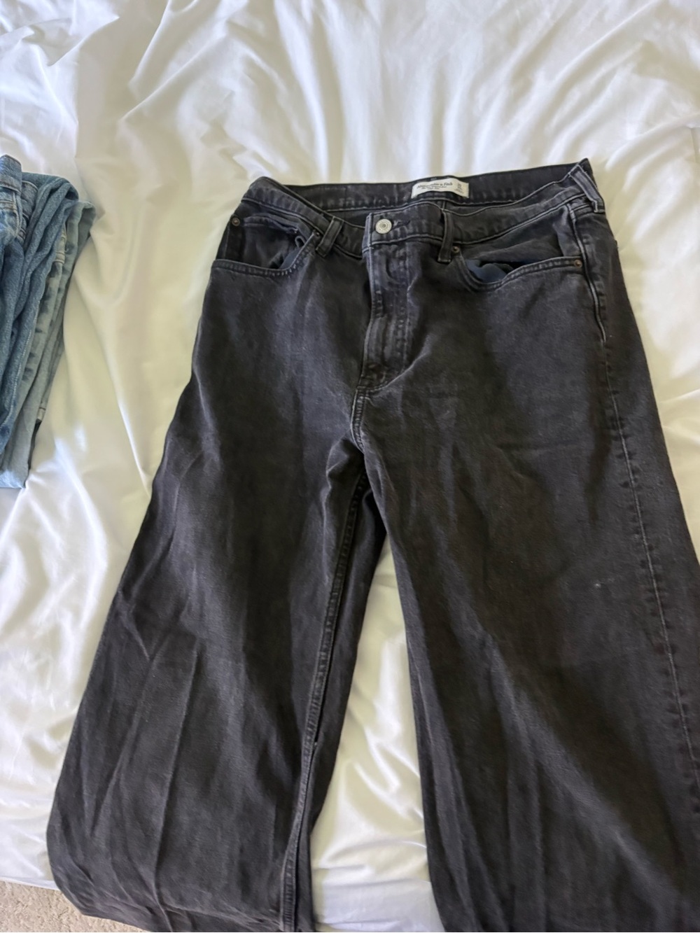 Abercrombie & Fitch Straight Leg Women’s Jeans in Washed Black